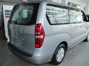 Hyundai H-1 2.5 8-Business 5AT