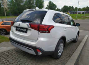 Mitsubishi Outlander Invite