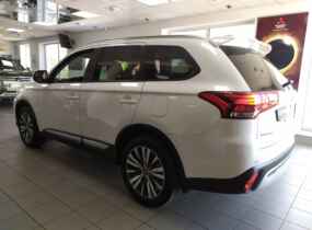 Mitsubishi Outlander Ultimate 2.4 CVT