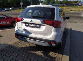 Mitsubishi Outlander Inform 2,0