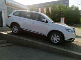 Mitsubishi Outlander Inform 2,0