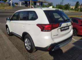 Mitsubishi Outlander Inform 2,0