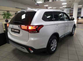 MITSUBISHI Outlander Invite