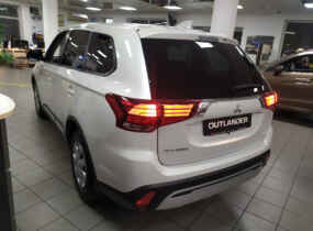 MITSUBISHI Outlander Invite