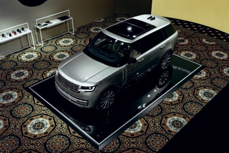 Новий Range Rover презентовано в Україні та оголошено вартість