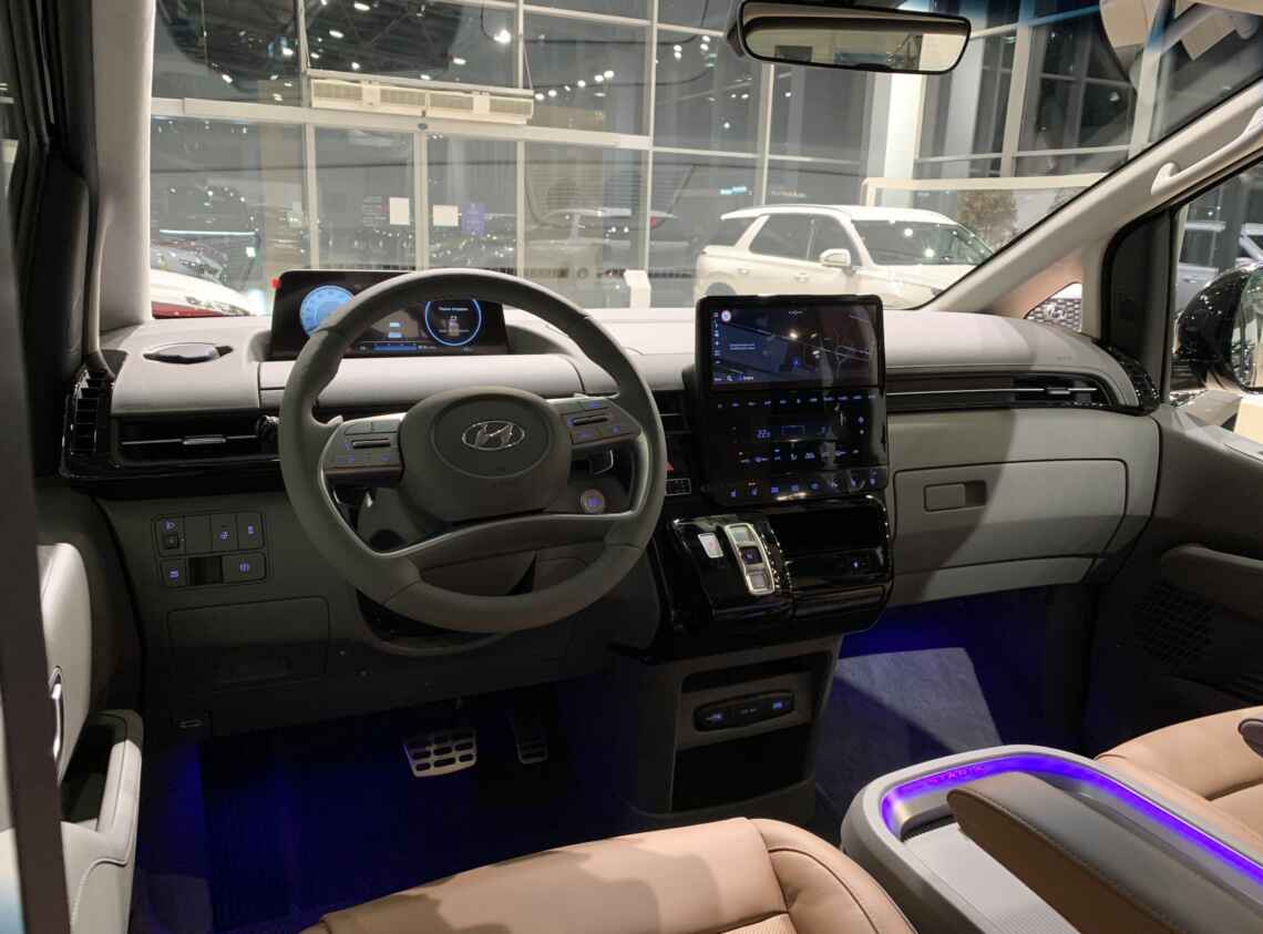 Hyundai Staria 2.2 CRDi 7-Top Bronze 8AT 4WD