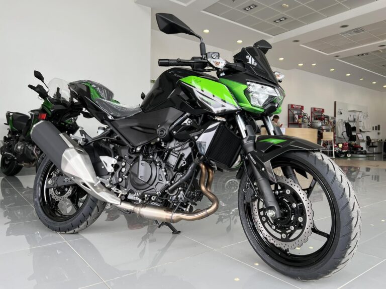 KAWASAKI Z400