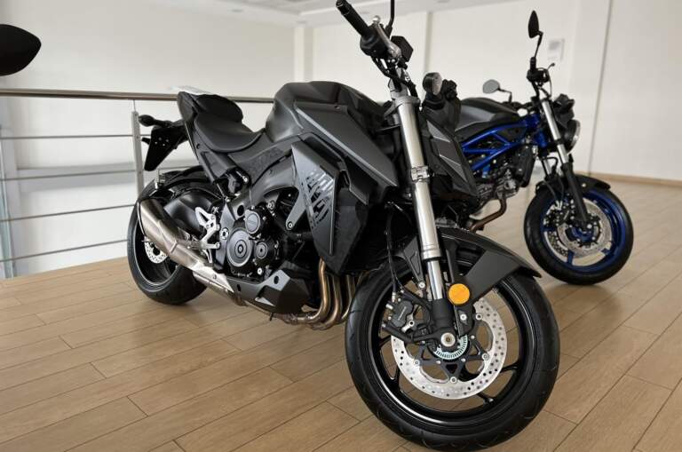SUZUKI GSX-950W