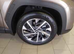 HYUNDAI Tucson NX4 2WD 2.0 AT