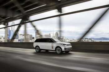 JAGUAR LAND ROVER ІНВЕСТУЄ 15 МЛРД ФУНТІВ СТЕРЛІНГІВ ТА РОЗСЕКРЕЧУЄ ПЕРШІ АВТО НОВОГО ПОКОЛІННЯ