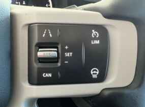 Land Rover Defender 110 SE