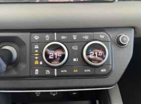 Land Rover Defender 110 SE