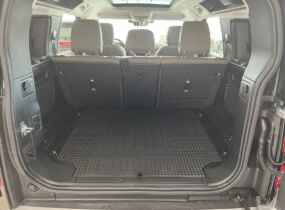 Land Rover Defender 110 SE