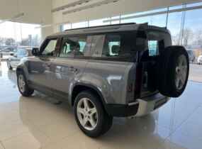 Land Rover Defender 110 SE