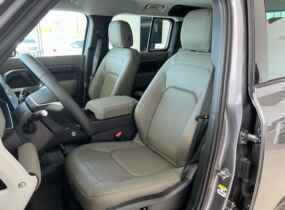 Land Rover Defender 110 SE