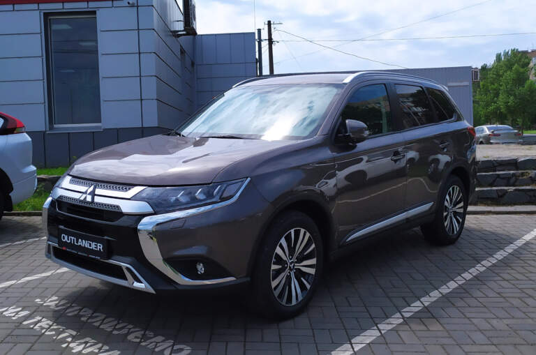 MITSUBISHI Outlander 2.4 CVT Instyle