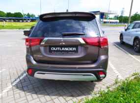 MITSUBISHI Outlander 2.4 CVT Instyle