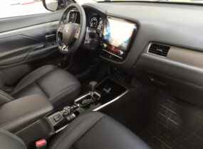 MITSUBISHI Outlander 2.4 CVT Ultimate