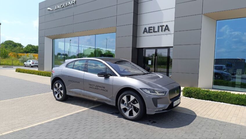 ВІДЧУЙТЕ ЕЛЕКТРИЧНУ ПОТУЖНІСТЬ JAGUAR I-PACE, 2024 МОДЕЛЬНОГО РОКУ, НА ТЕСТ-ДРАЙВІ