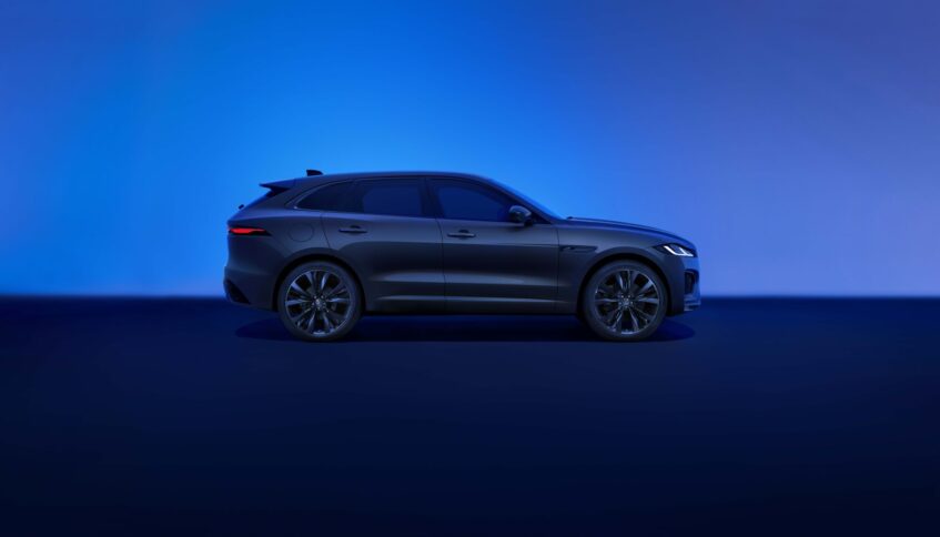 ЗБІЛЬШЕНО ЗАПАС ХОДУ F-PACE, 2024 МОДЕЛЬНОГО РОКУ, НА 20% І ВДОСКОНАЛЕНО ВЕРСІЇ