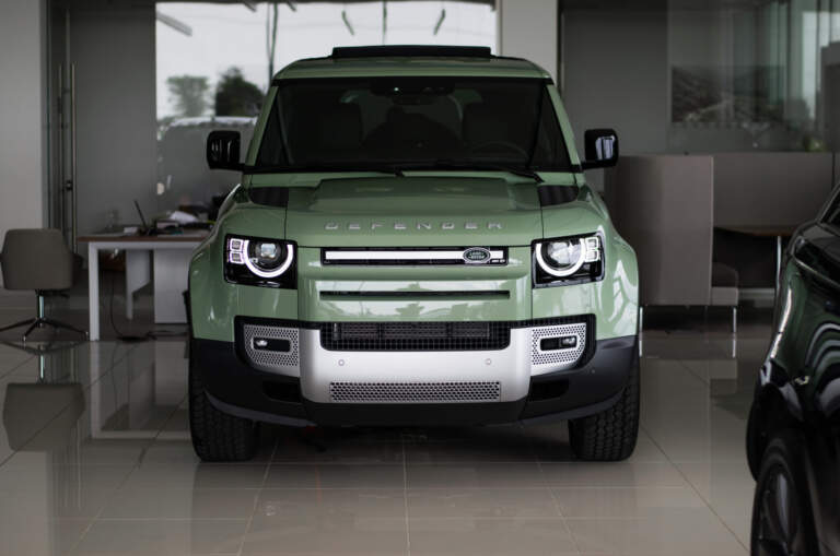 Новий Land Rover Defender 2023