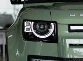 Новий Land Rover Defender 2023