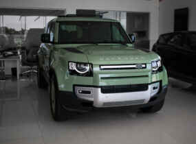 Новий Land Rover Defender 2023