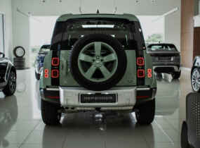 Новий Land Rover Defender 2023