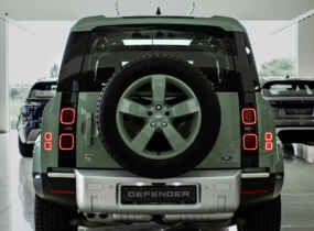 Новий Land Rover Defender 2023