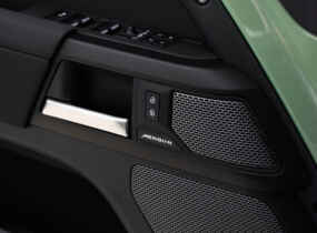 Новий Land Rover Defender 2023