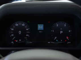 Новий Land Rover Defender 2023