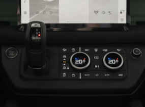 Новий Land Rover Defender 2023
