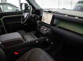 Новий Land Rover Defender 2023