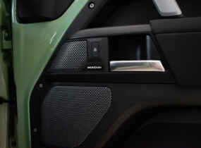 Новий Land Rover Defender 2023