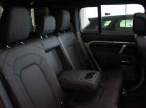 Новий Land Rover Defender 2023