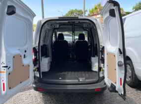 Ford Transit Courier Van Бензиновий