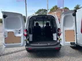Ford Transit Courier Van Бензиновий