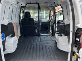 Ford Transit Courier Van Бензиновий
