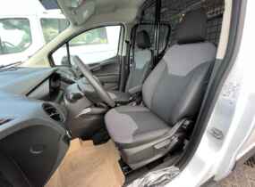 Ford Transit Courier Van Бензиновий