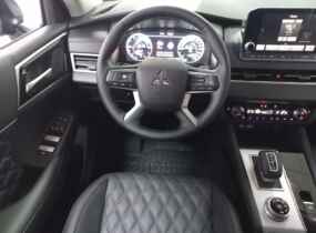 MITSUBISHI Outlander 2.5 CVT Ultimate