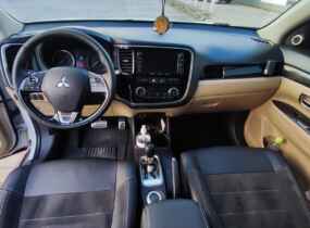 MITSUBISHI Outlander 2.4 CVT SE