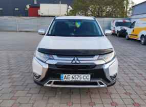 MITSUBISHI Outlander 2.4 CVT SE