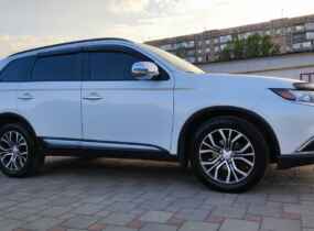 MITSUBISHI Outlander 2.4 CVT SE
