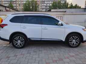 MITSUBISHI Outlander 2.4 CVT SE