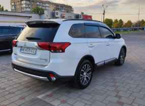 MITSUBISHI Outlander 2.4 CVT SE