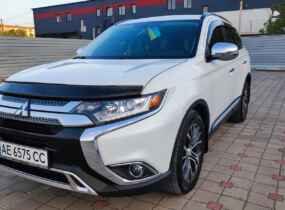MITSUBISHI Outlander 2.4 CVT SE