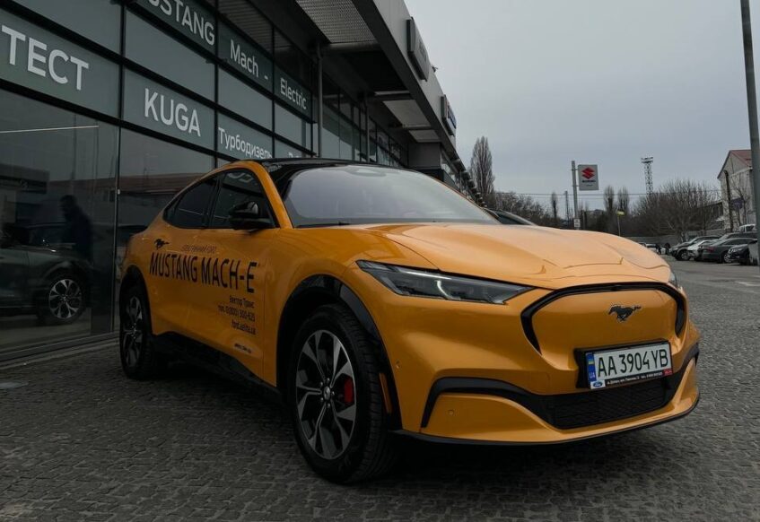 Випробуй на тест-драйві електричний кросовер Ford MUSTANG MATCH-E