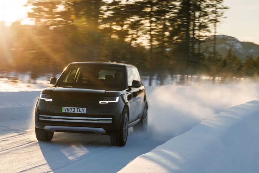 ЕЛЕКТРИЧНИЙ RANGE ROVER ВИПРОБОВУЮТЬ  В ЕКСТРЕМАЛЬНИХ КЛІМАТИЧНИХ УМОВАХ