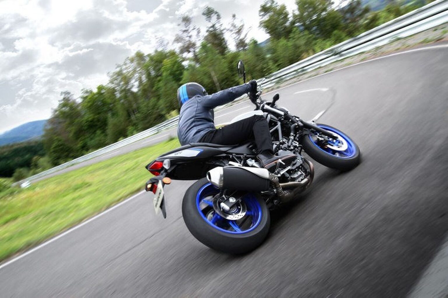 SV650