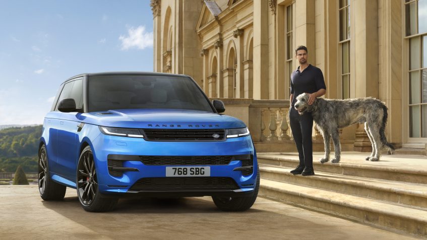 RANGE ROVER SPORT ФОРМУЄ ПОТУЖНЕ ПАРТНЕРСТВО З ТЕО ДЖЕЙМСОМ
